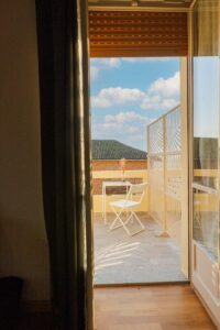 Camera Pendolo – balcone