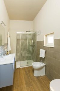 Camera Scrittoio – bagno privato con doccia